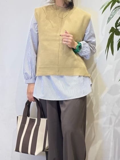 misakiさんの「SHOO･LA･RUE｜【S-LL/2点セット】着回し自在 ニットベスト＋フレアブラウス」を使ったコーディネート