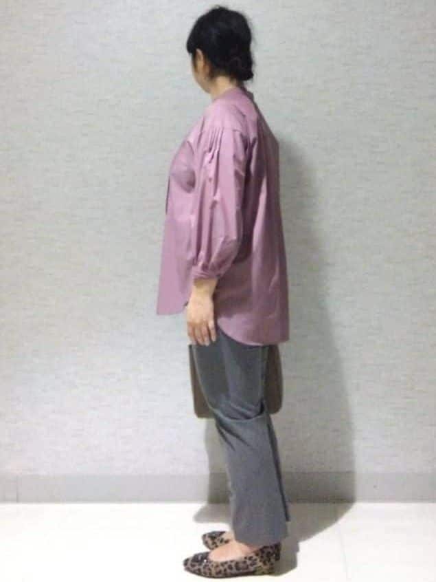 sakoさんの「Reflect｜【程よいゆとり感／体型カバー】ピンタックデザインシャンブレーブラウス」を使ったコーディネート