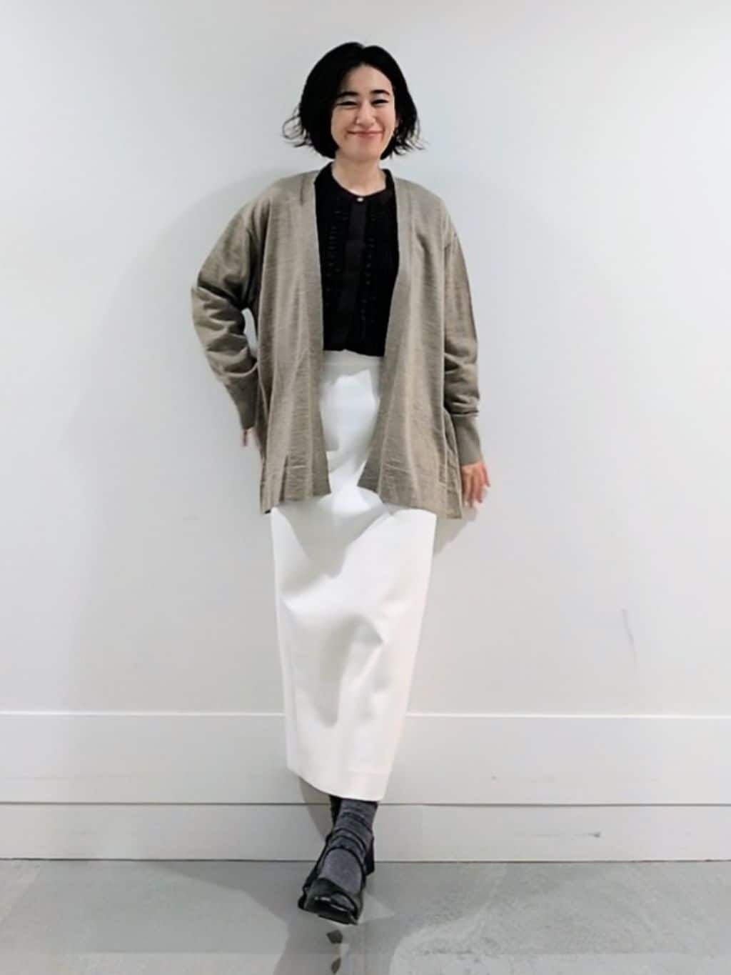 ミズタさんの「UNTITLED｜【アンサンブル可/洗える/ボタンなし】シルクウールカシミヤ 着流しカーディガン」を使ったコーディネート