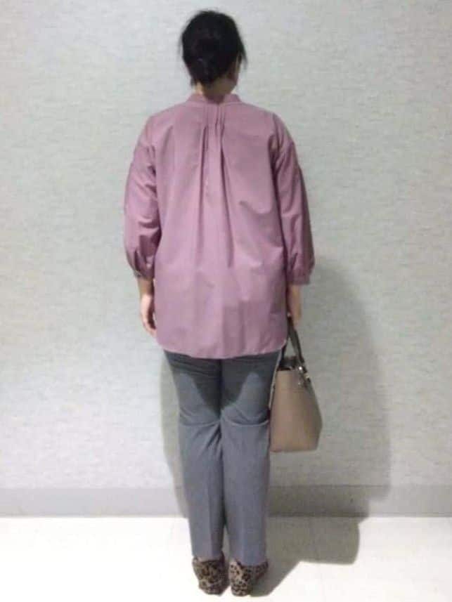 sakoさんの「Reflect｜【程よいゆとり感／体型カバー】ピンタックデザインシャンブレーブラウス」を使ったコーディネート