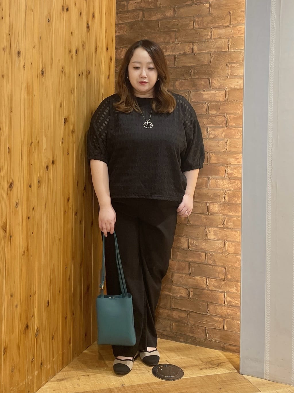 Risaさんの「SHOO･LA･RUE｜【S-LL】涼やかで好印象 シアーチェック ドルマントップス」を使ったコーディネート