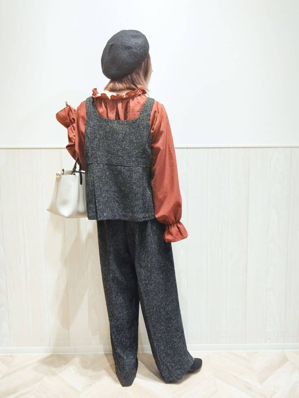 Suzuさんの「SHOO･LA･RUE｜【S-LL/洗濯後しわになりにくい/吸水速乾/UV】大人フェミニンな装いに 襟フリルブラウス」を使ったコーディネート