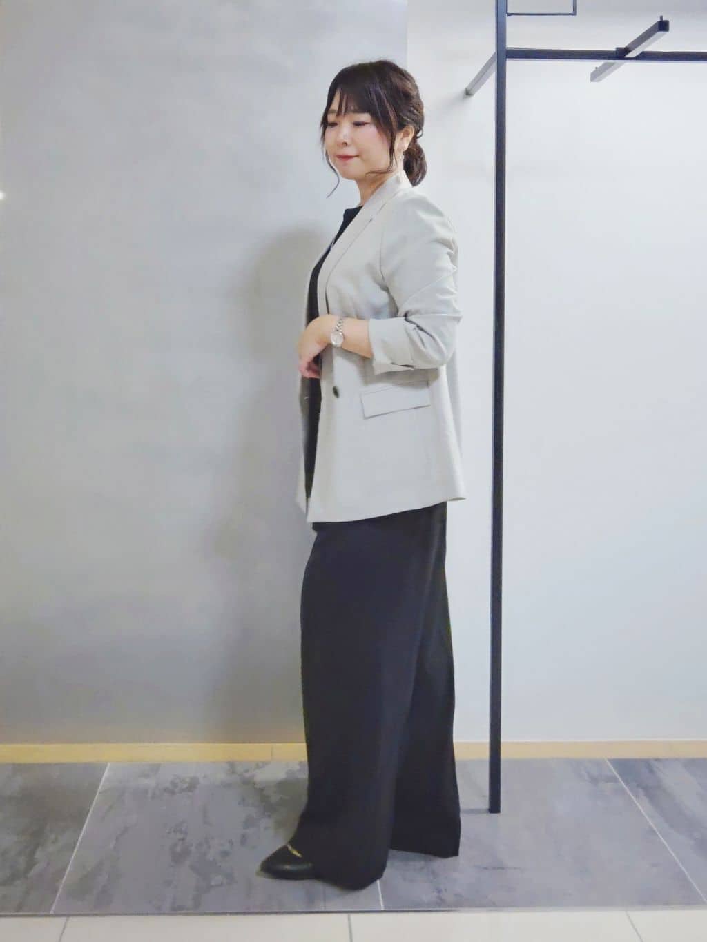 TOMOMIさんの「INDIVI｜【セットアップ可能】ビスチェレイヤード風トップス」を使ったコーディネート