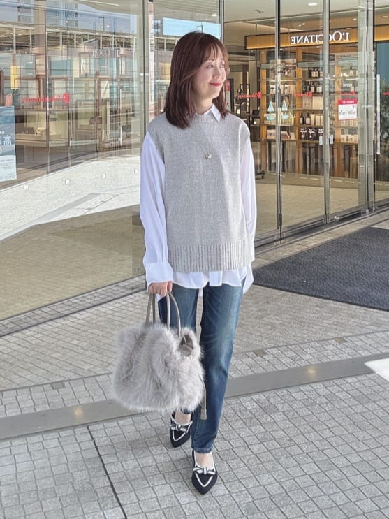 makiさんの「UNTITLED｜【重ね着レイヤードに】杢調ニットベスト」を使ったコーディネート