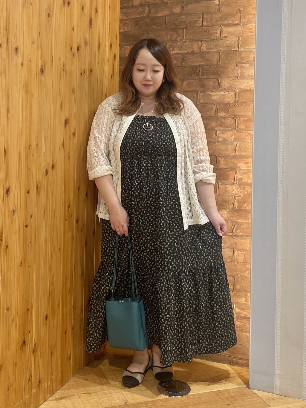 Risaさんの「SHOO･LA･RUE｜【セットアップ可】レース使いが美しい バンドカラーシャツ」を使ったコーディネート