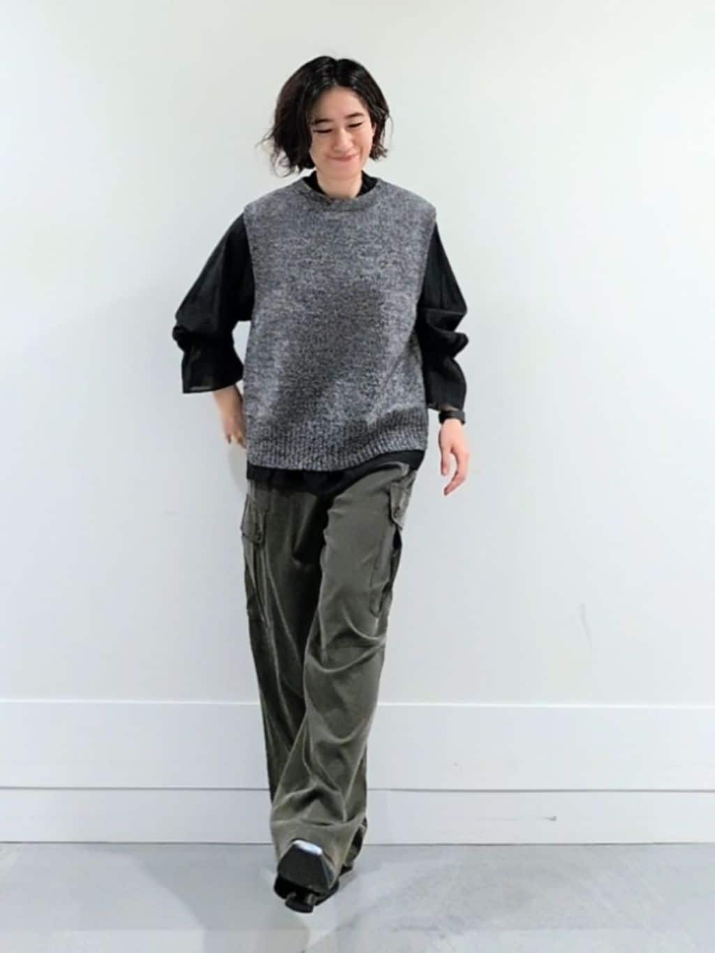 ミズタさんの「UNTITLED｜【重ね着レイヤードに】杢調ニットベスト」を使ったコーディネート