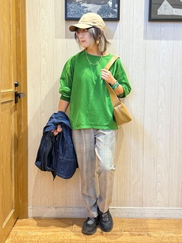 misakiさんの「SHOO･LA･RUE｜【高レビュー/SS-LL/美脚シルエット】すっきりきれい見え テーパードパンツ」を使ったコーディネート