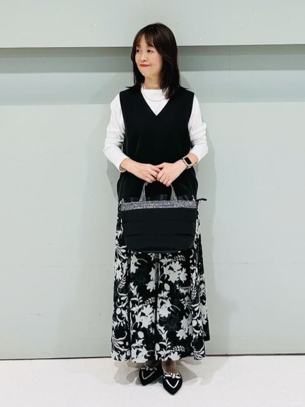 makiさんの「UNTITLED｜【洗える/コットン100%】グラフィックロンT」を使ったコーディネート