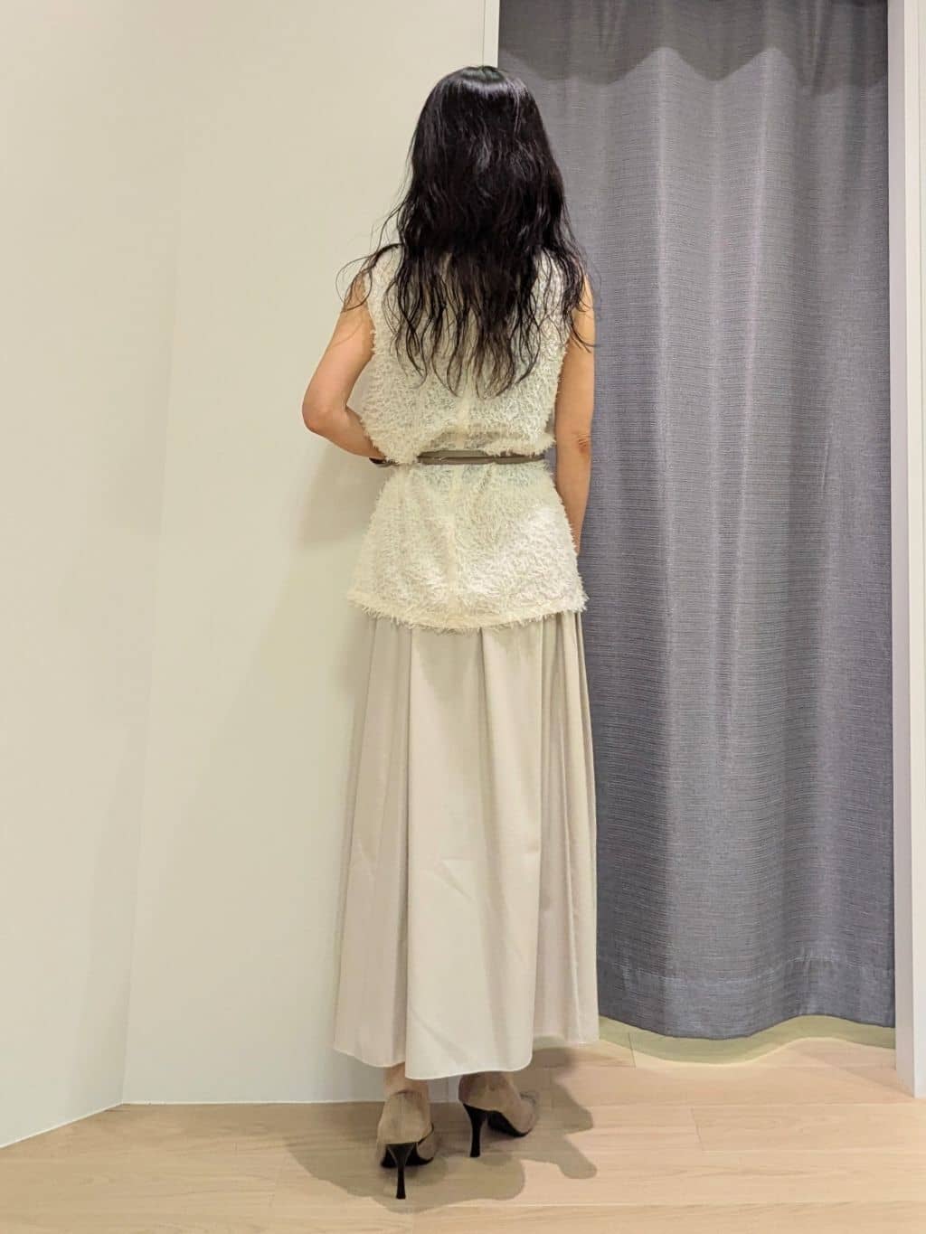 miiさんの「INDIVI｜レザー調ギャザースカート」を使ったコーディネート