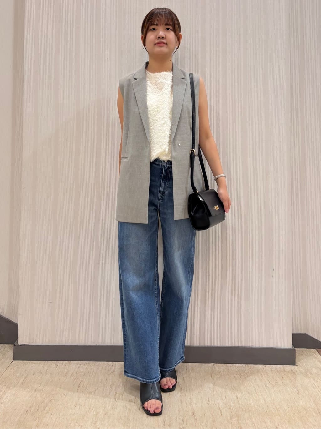 ちひさんの「INDIVI｜【褒められデニム】ワイドストレート デニムパンツ」を使ったコーディネート
