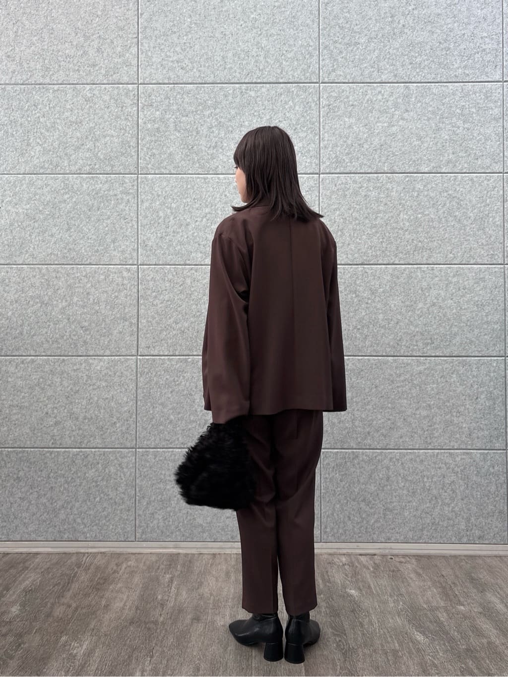 erikaさんの「INDIVI｜Comfy SET UP｜イージーテーパードパンツ【セットアップ対応／通勤/カセット服】」を使ったコーディネート