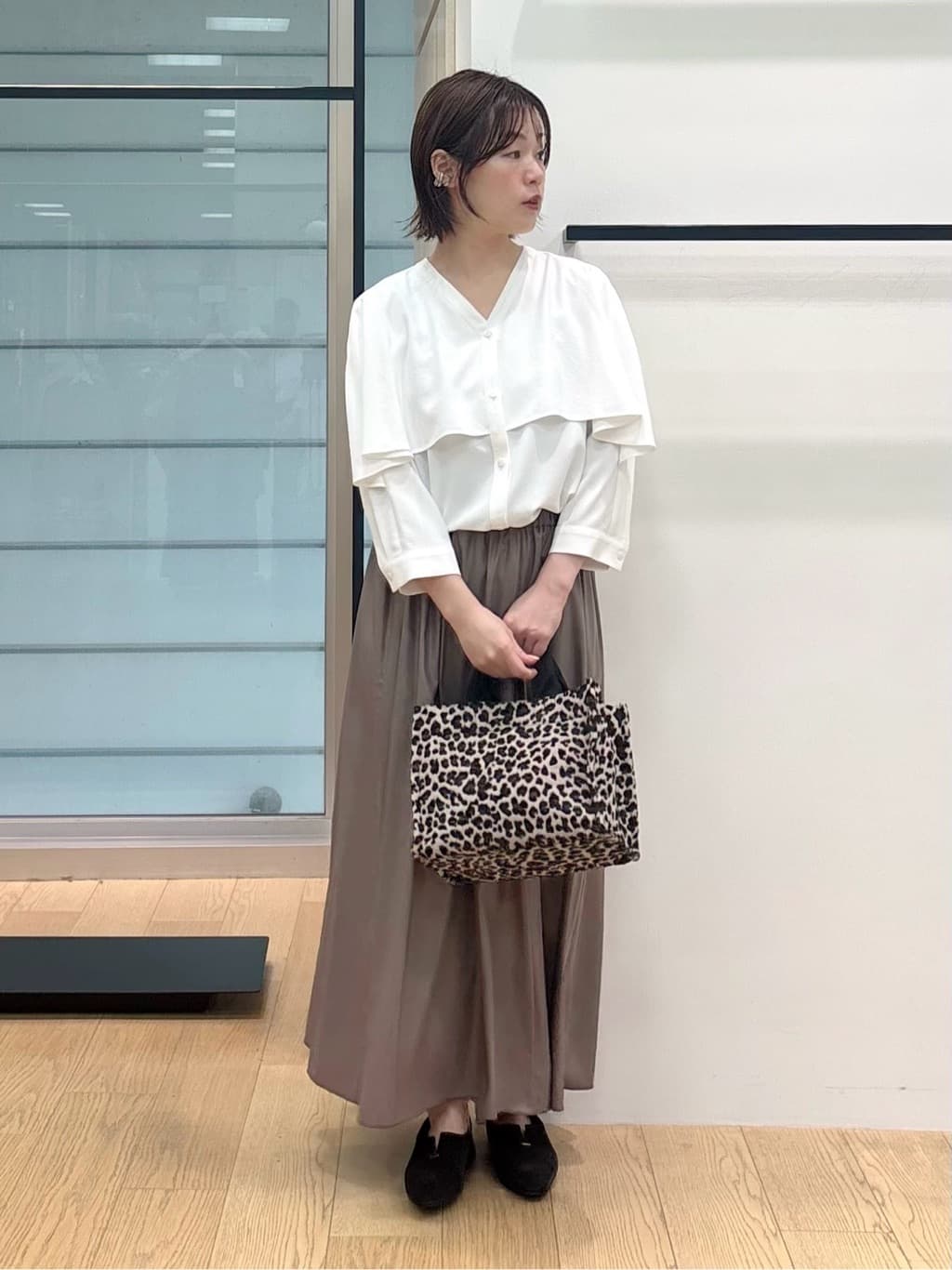 asamiさんの「INDIVI｜【羽織りとしても活躍！】ケープカラーブラウス」を使ったコーディネート