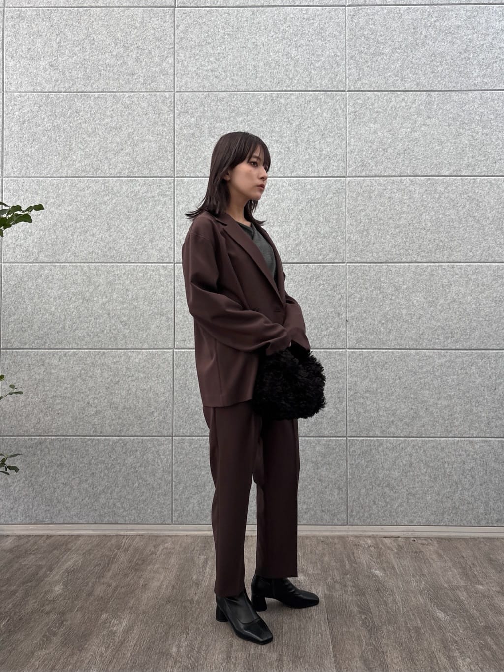 erikaさんの「INDIVI｜Comfy SET UP｜イージーテーパードパンツ【セットアップ対応／通勤/カセット服】」を使ったコーディネート