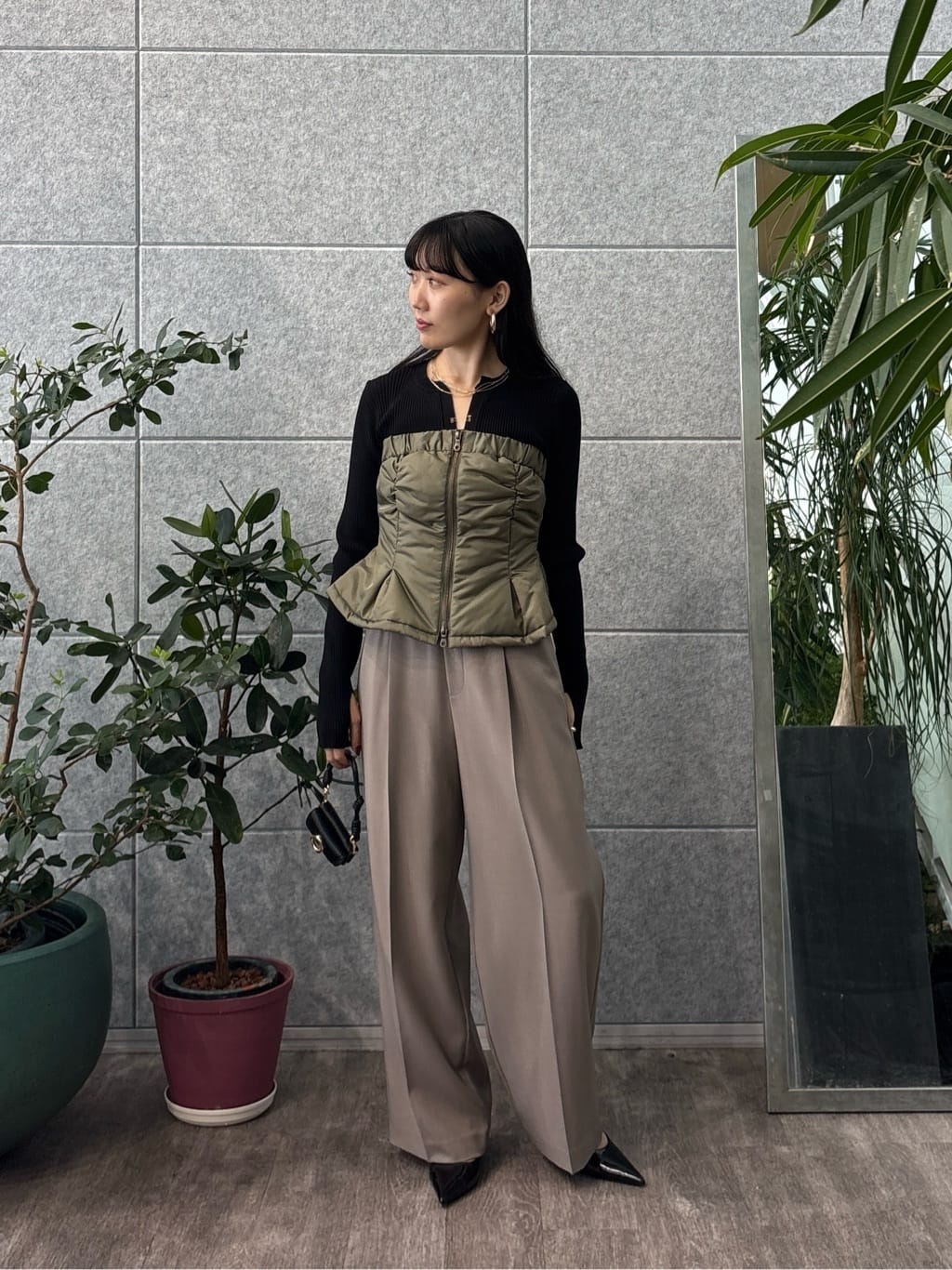 rinaさんの「INDIVI｜Comfy SET UP｜イージーストレートワイドパンツ【セットアップ対応／通勤/カセット服】」を使ったコーディネート