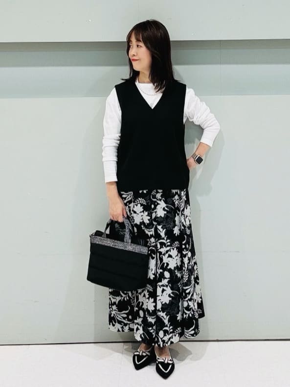 makiさんの「UNTITLED｜【洗える/コットン100%】グラフィックロンT」を使ったコーディネート