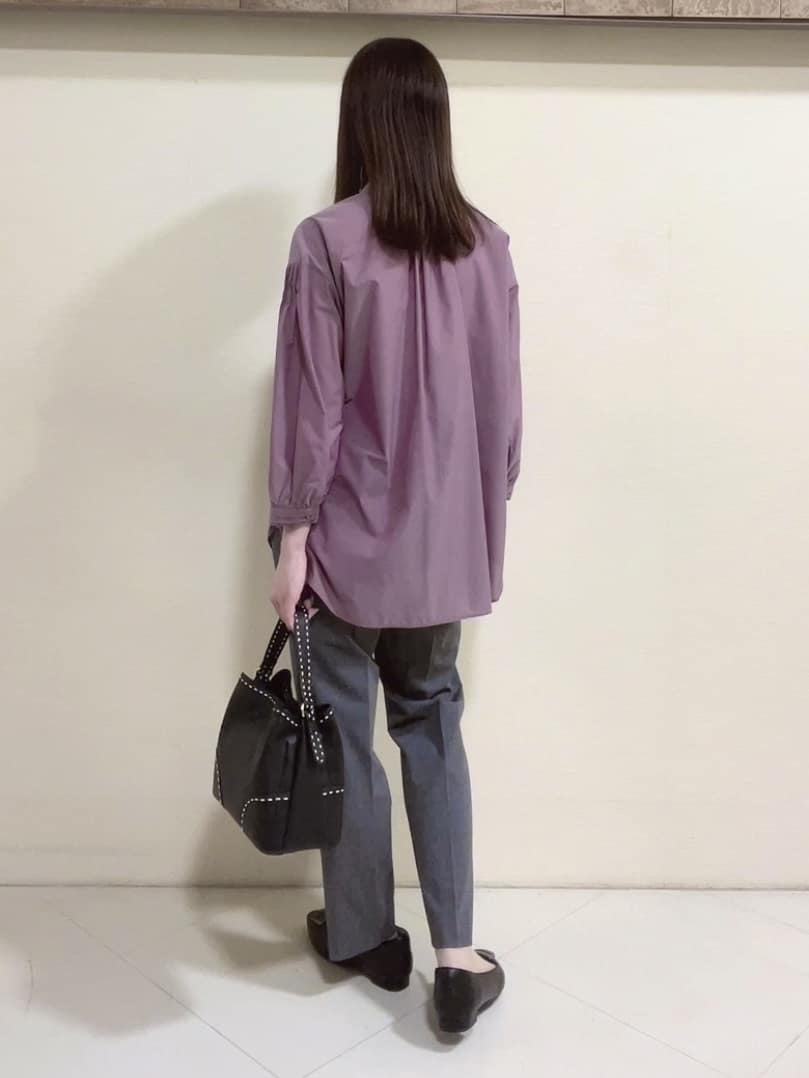 yukaさんの「Reflect｜【程よいゆとり感／体型カバー】ピンタックデザインシャンブレーブラウス」を使ったコーディネート