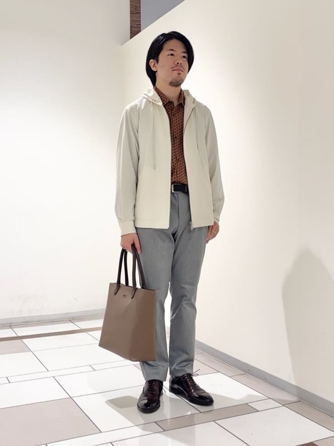 及川さんの「TAKEO KIKUCHI｜【3D ナイロン ストレッチ】ジップアップ フードブルゾン」を使ったコーディネート