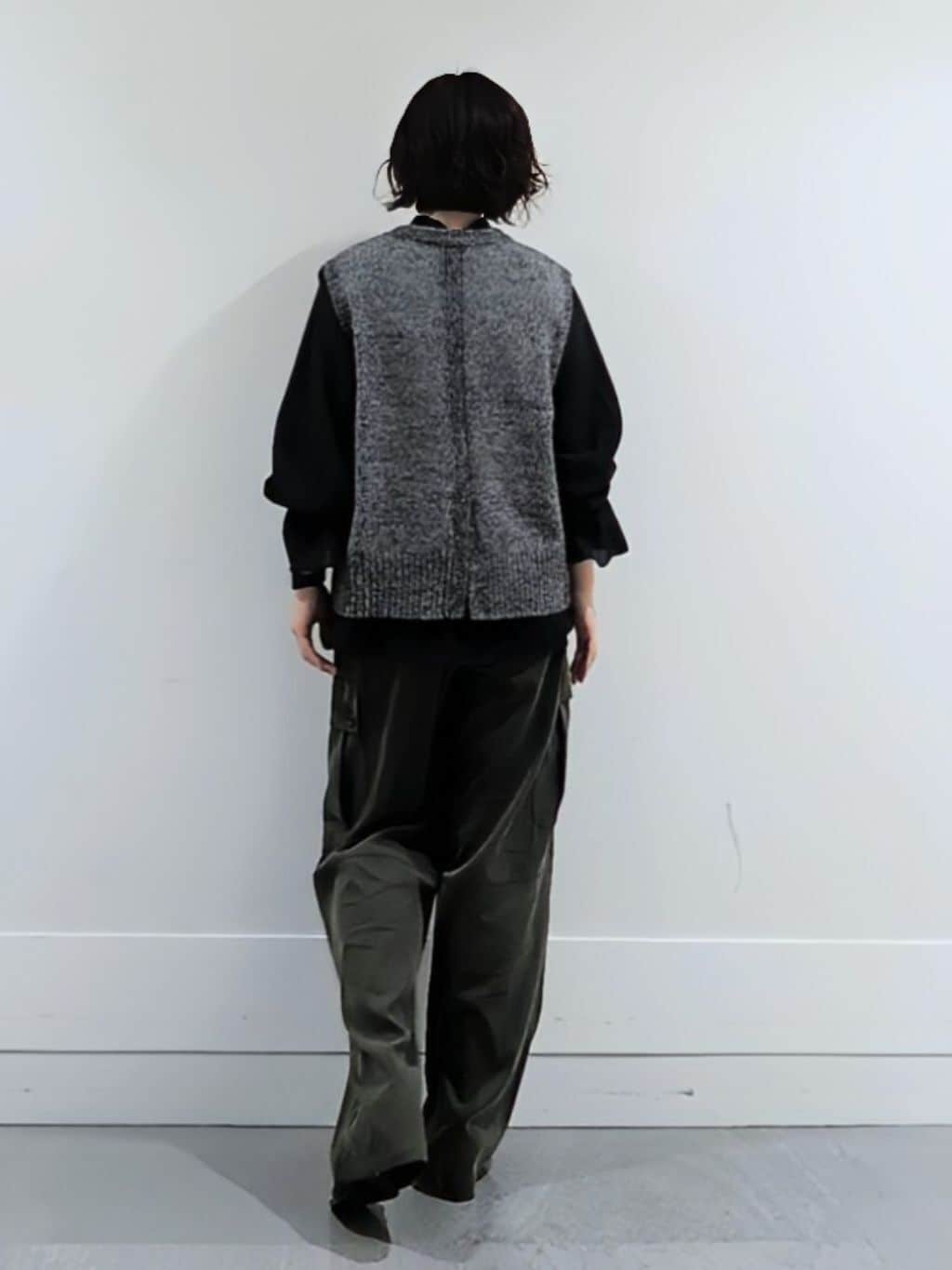 ミズタさんの「UNTITLED｜【重ね着レイヤードに】杢調ニットベスト」を使ったコーディネート
