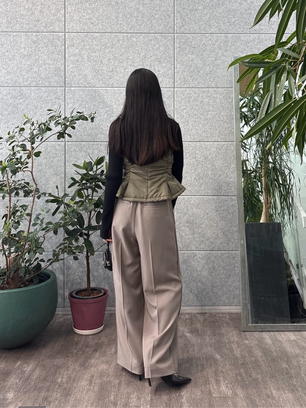 rinaさんの「INDIVI｜Comfy SET UP｜イージーストレートワイドパンツ【セットアップ対応／通勤/カセット服】」を使ったコーディネート
