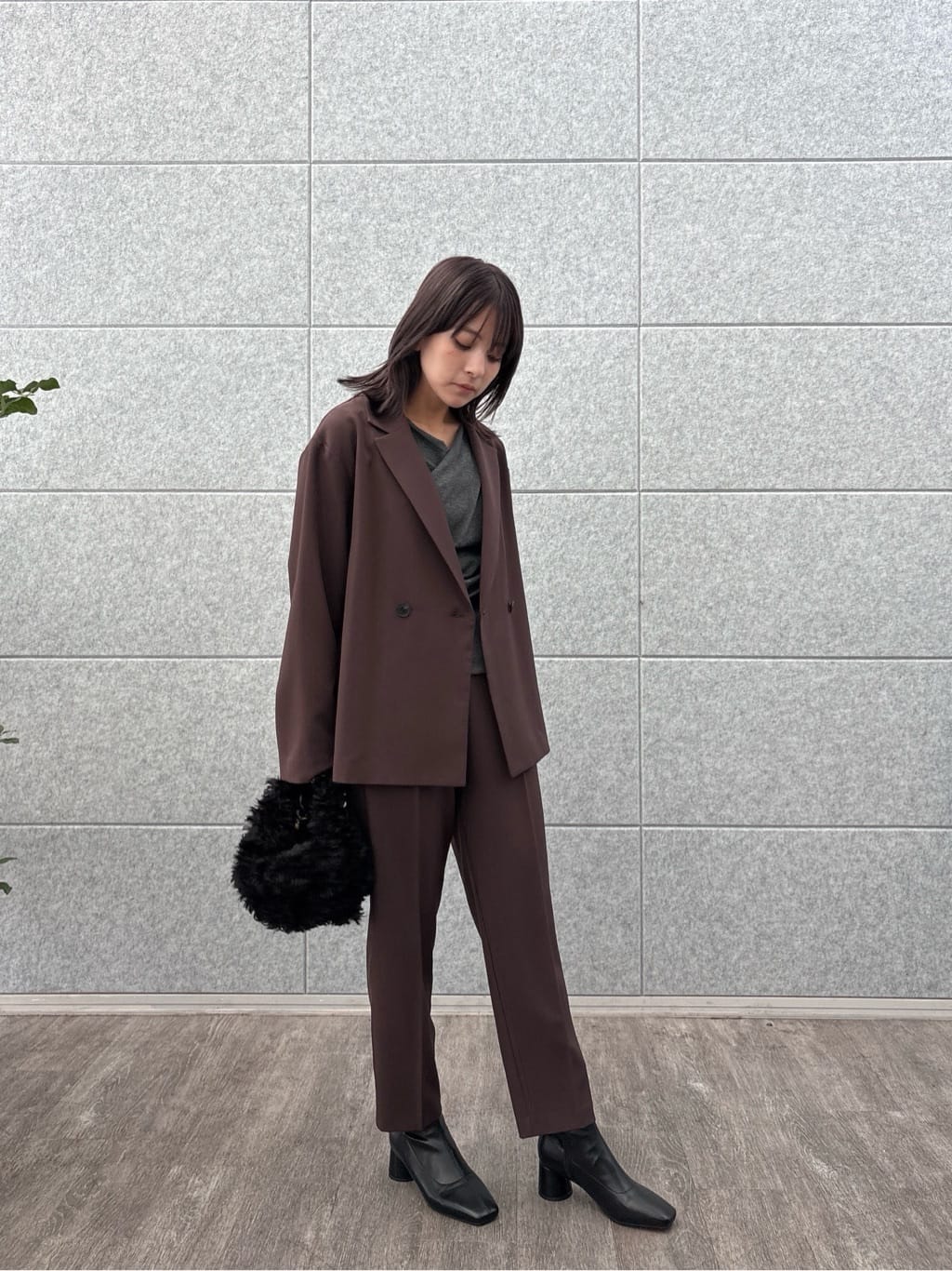 erikaさんの「INDIVI｜Comfy SET UP｜イージーテーパードパンツ【セットアップ対応／通勤/カセット服】」を使ったコーディネート