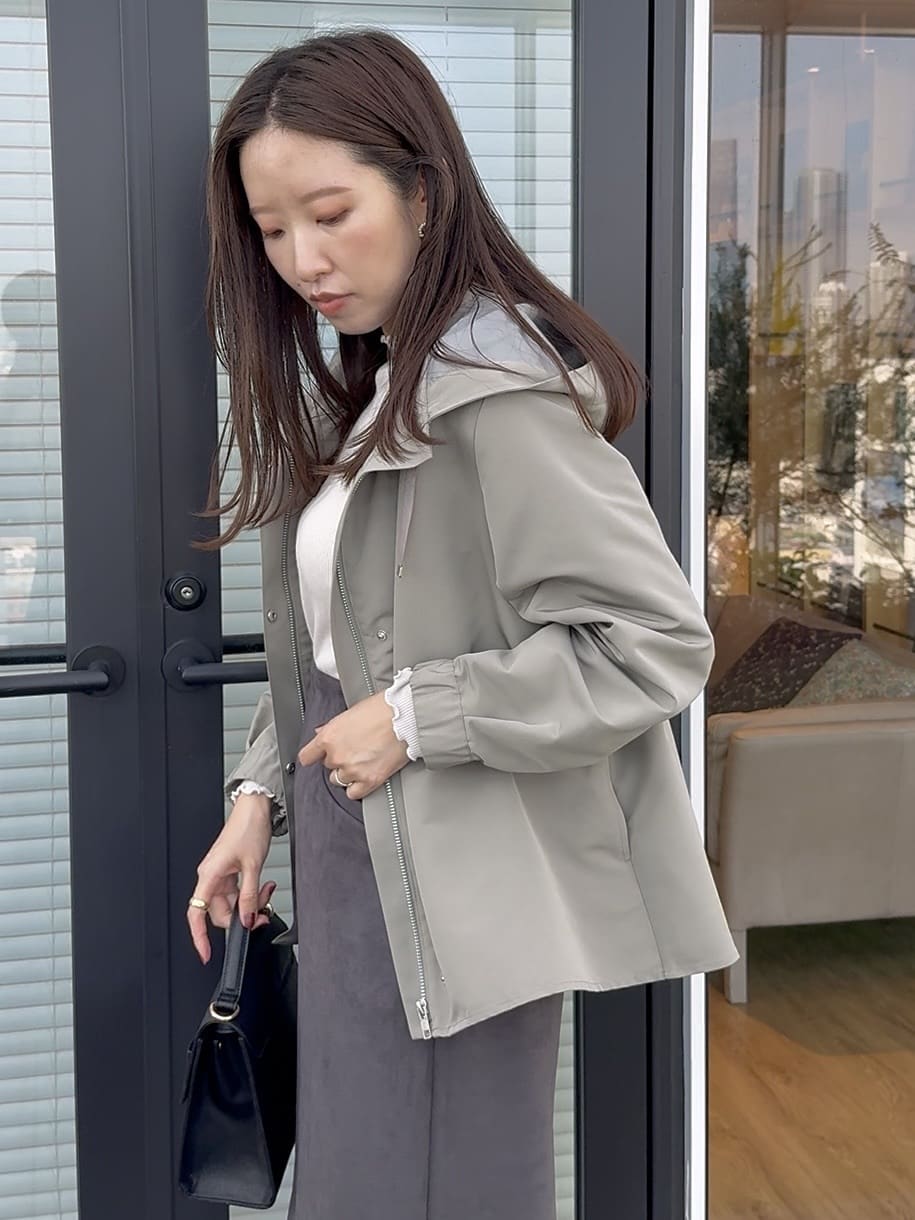 teiさんの「Couture brooch｜【洗える・ストレッチ・通勤】スエード調ダンボールIラインスカート」を使ったコーディネート