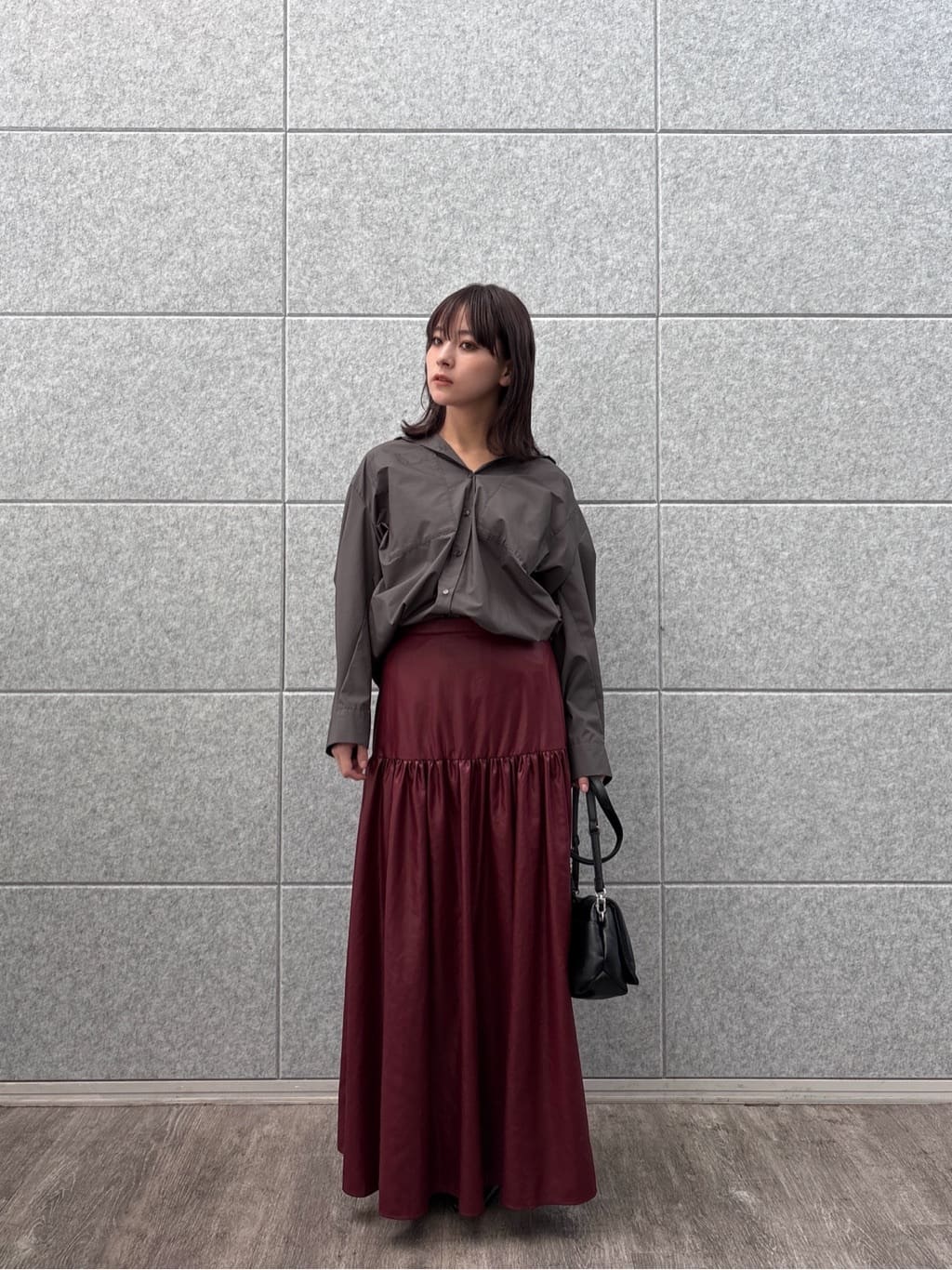 erikaさんの「INDIVI｜レザーライクマキシスカート」を使ったコーディネート