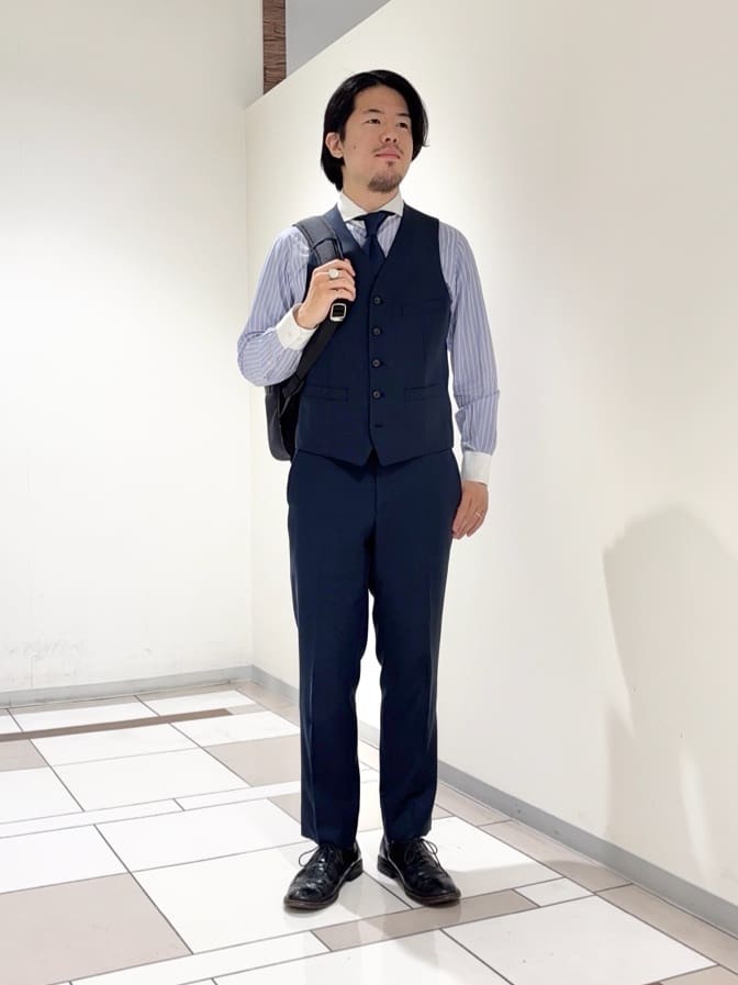 及川さんの「TAKEO KIKUCHI｜【Three by Three】シャイニーシャークピンヘッド ベスト / 3ピース対応」を使ったコーディネート