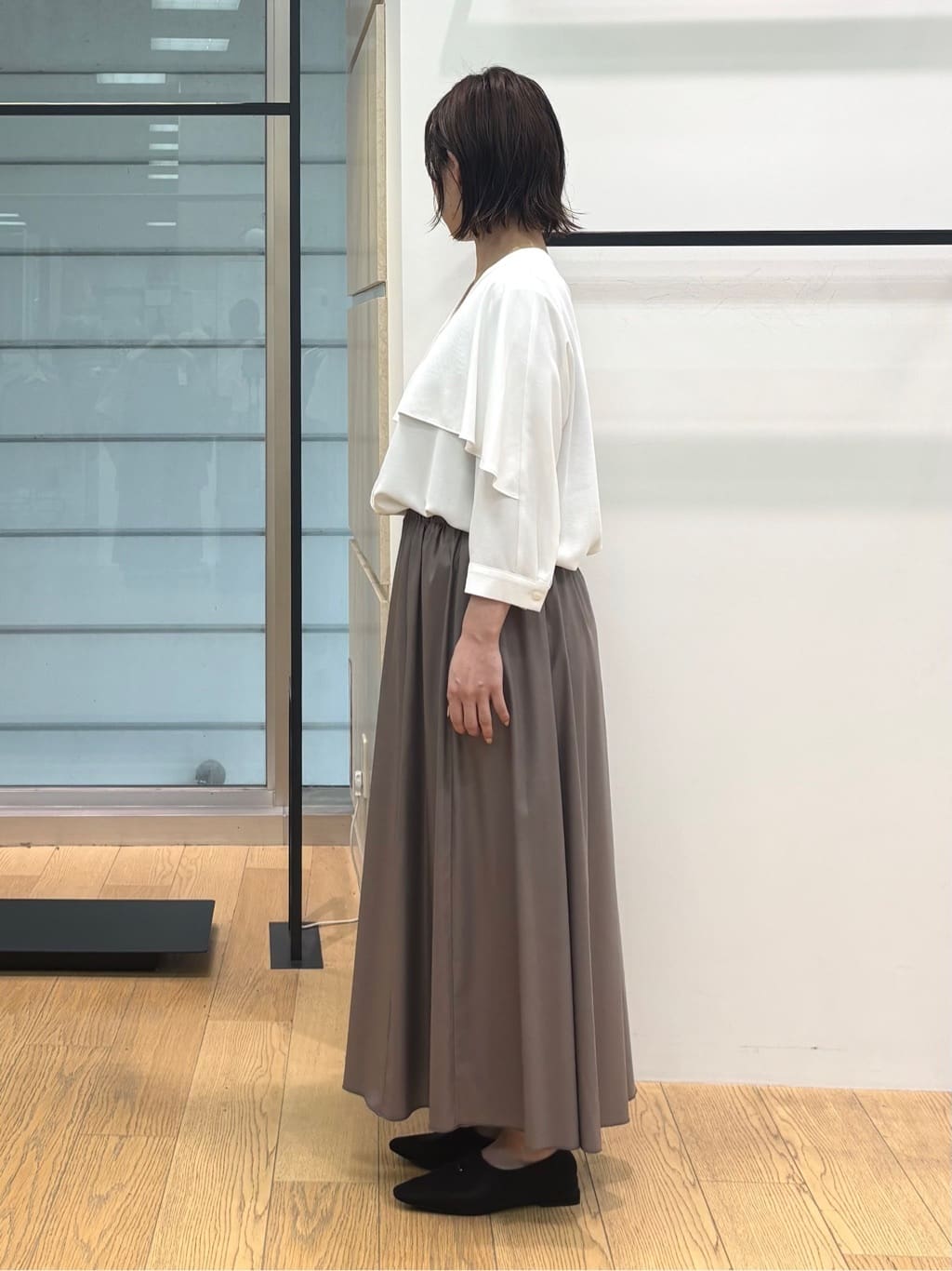 asamiさんの「INDIVI｜【羽織りとしても活躍！】ケープカラーブラウス」を使ったコーディネート