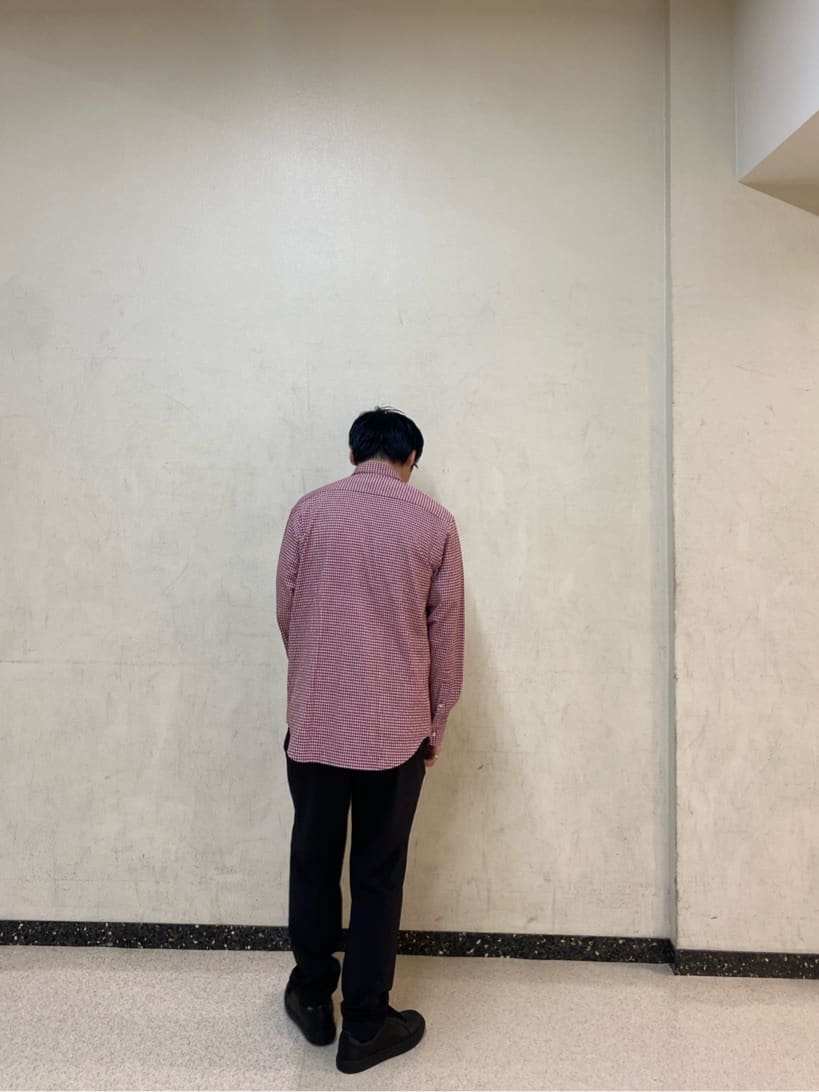 石井友也さんの「TAKEO KIKUCHI｜【抗菌防臭/シーズンレス】シアサッカーギンガムチェック ストレッチシャツ」を使ったコーディネート