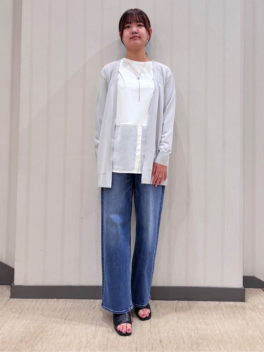 ちひさんの「INDIVI｜【褒められデニム】ワイドストレート デニムパンツ」を使ったコーディネート