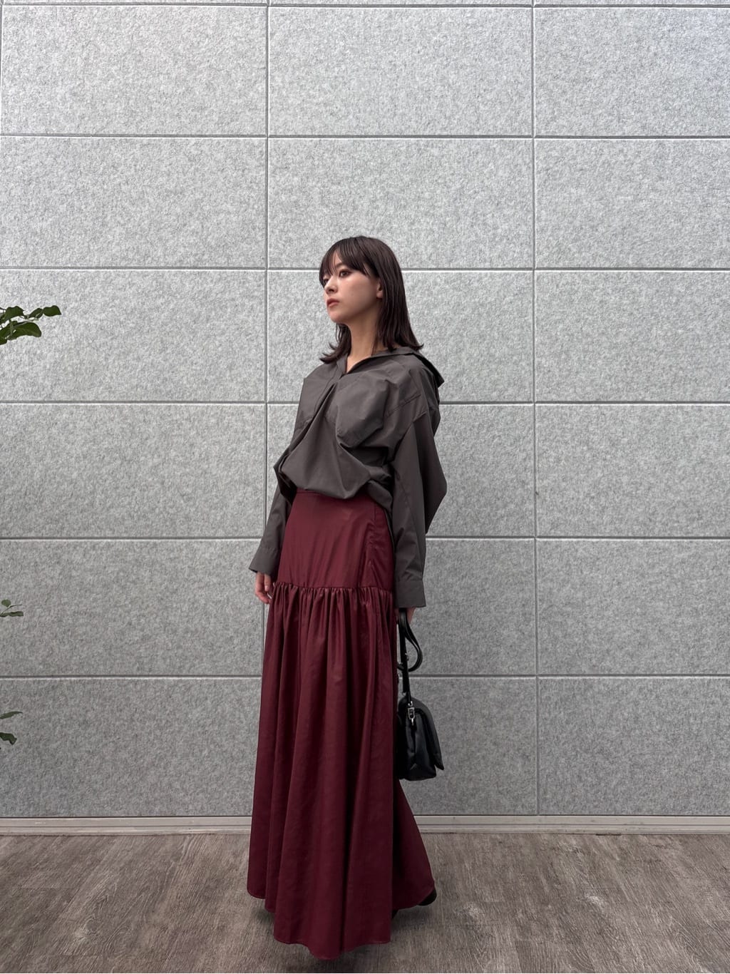 erikaさんの「INDIVI｜レザーライクマキシスカート」を使ったコーディネート