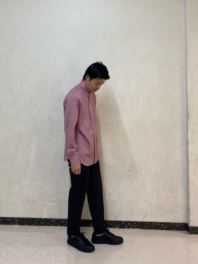 石井友也さんの「TAKEO KIKUCHI｜【抗菌防臭/シーズンレス】シアサッカーギンガムチェック ストレッチシャツ」を使ったコーディネート