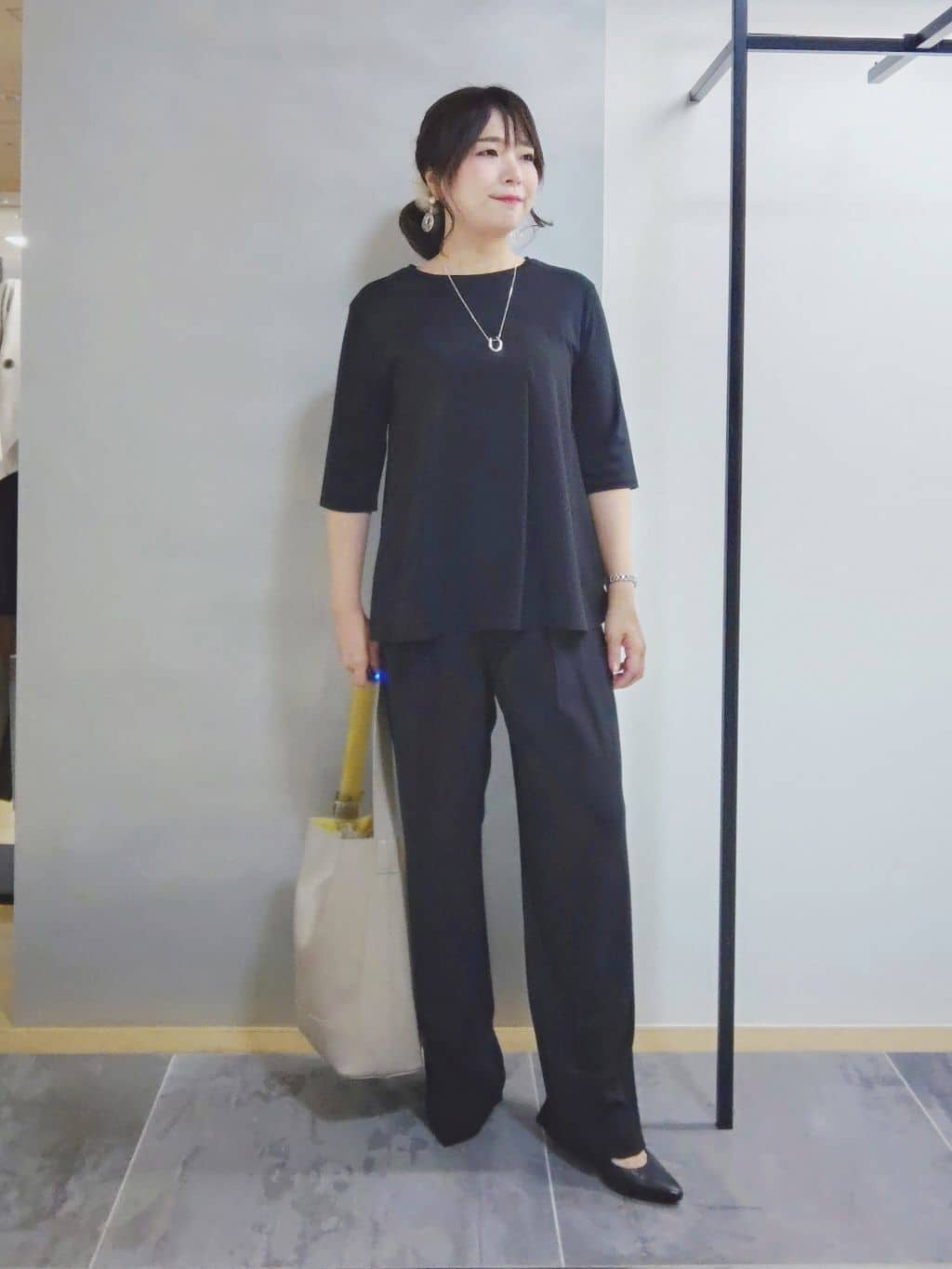 TOMOMIさんの「INDIVI｜【セットアップ可能】ビスチェレイヤード風トップス」を使ったコーディネート