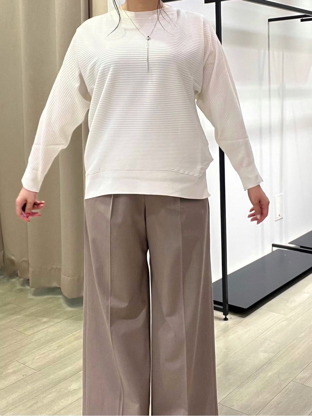TOMOMIさんの「INDIVI｜【褒められパンツ】ワンタックワイドパンツ」を使ったコーディネート