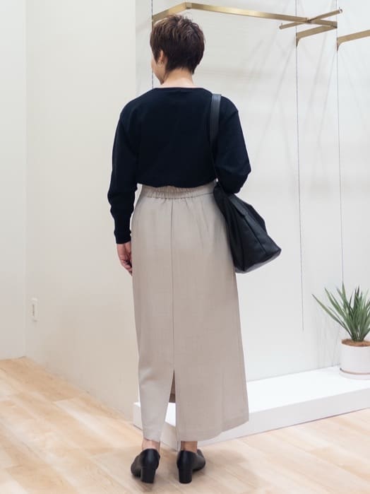 シュウコさんの「grove｜ON/OFF毎日使える！袖口ボタンドロップショルダーニット」を使ったコーディネート