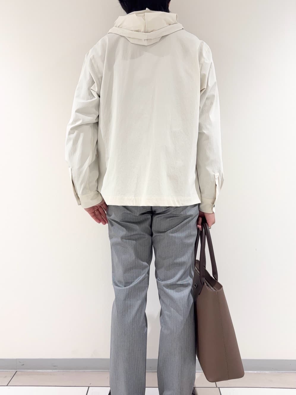 及川さんの「TAKEO KIKUCHI｜【3D ナイロン ストレッチ】ジップアップ フードブルゾン」を使ったコーディネート