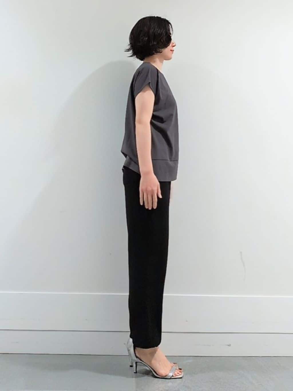 ミズタさんの「UNTITLED｜【洗える/Tシャツ】ツイストプルオーバー」を使ったコーディネート