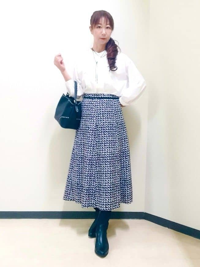 花さんの「Reflect｜【ニットスタイルが華やかに◎】チドリ風プリントフレアスカート」を使ったコーディネート