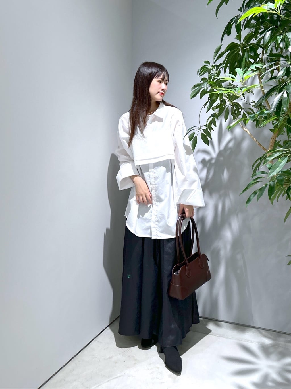 Renoさんの「INDIVI｜レザーライクマキシスカート」を使ったコーディネート