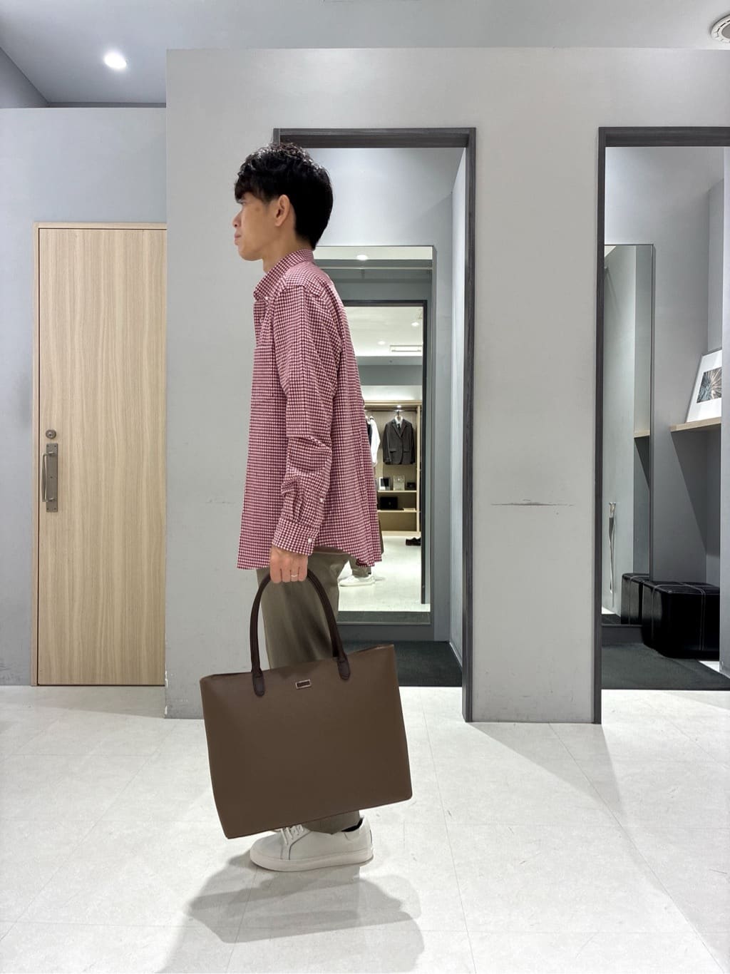 わいずみさんの「TAKEO KIKUCHI｜【抗菌防臭/シーズンレス】シアサッカーギンガムチェック ストレッチシャツ」を使ったコーディネート