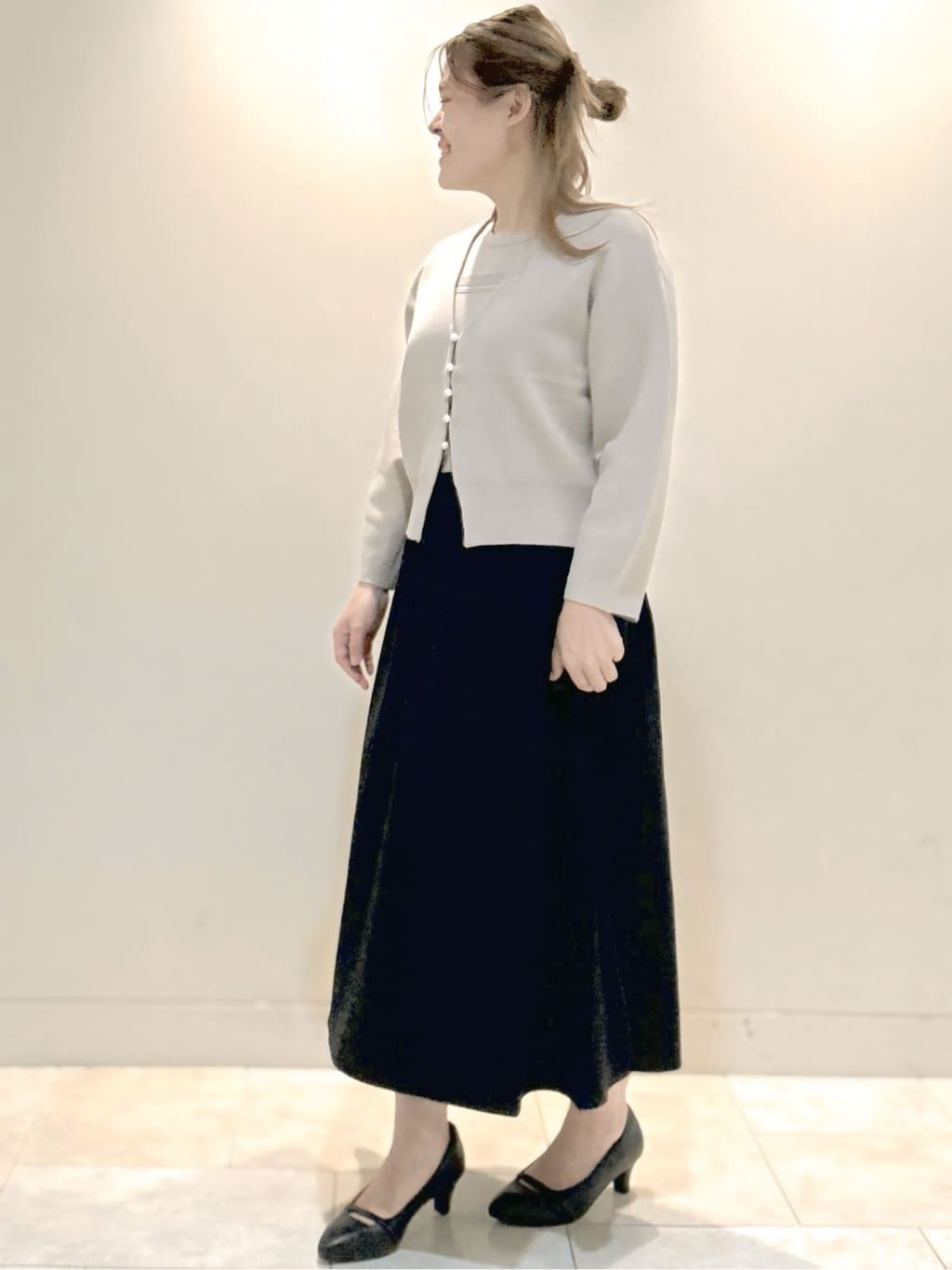 S&auml;K&iuml;さんの「Reflect｜【軽い羽織に◎／セットアップ可】パール調ボタン付きカーディガン」を使ったコーディネート