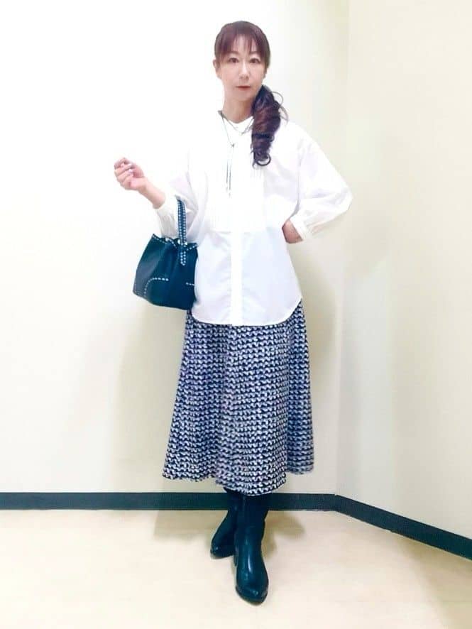 花さんの「Reflect｜【ニットスタイルが華やかに◎】チドリ風プリントフレアスカート」を使ったコーディネート