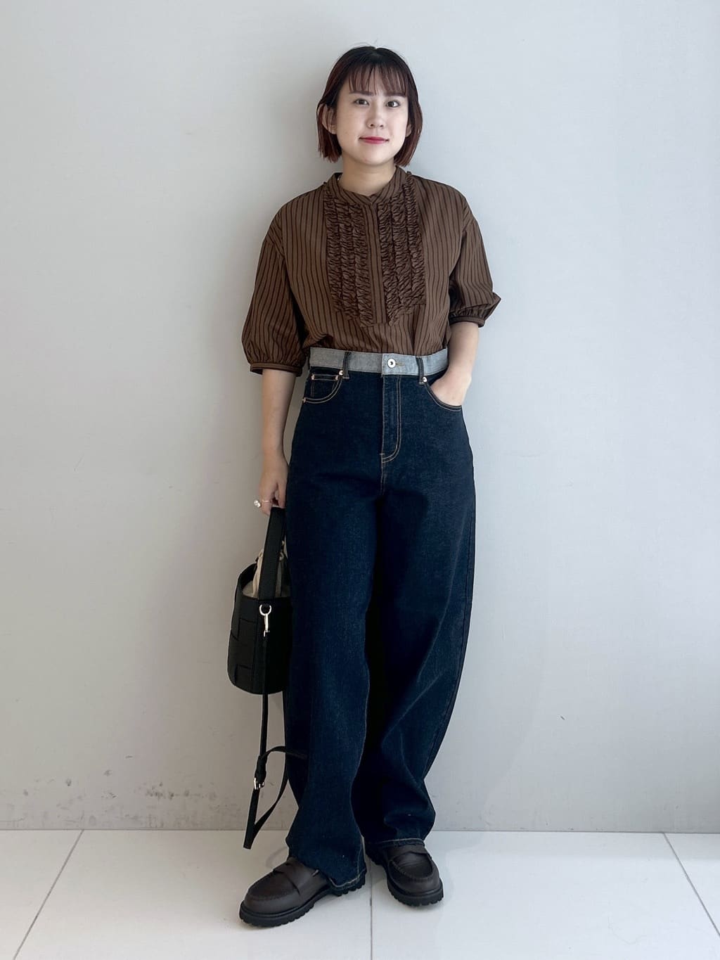 Hirokaさんの「Dessin｜【洗える】フリルバンドカラー五分袖ブラウス」を使ったコーディネート