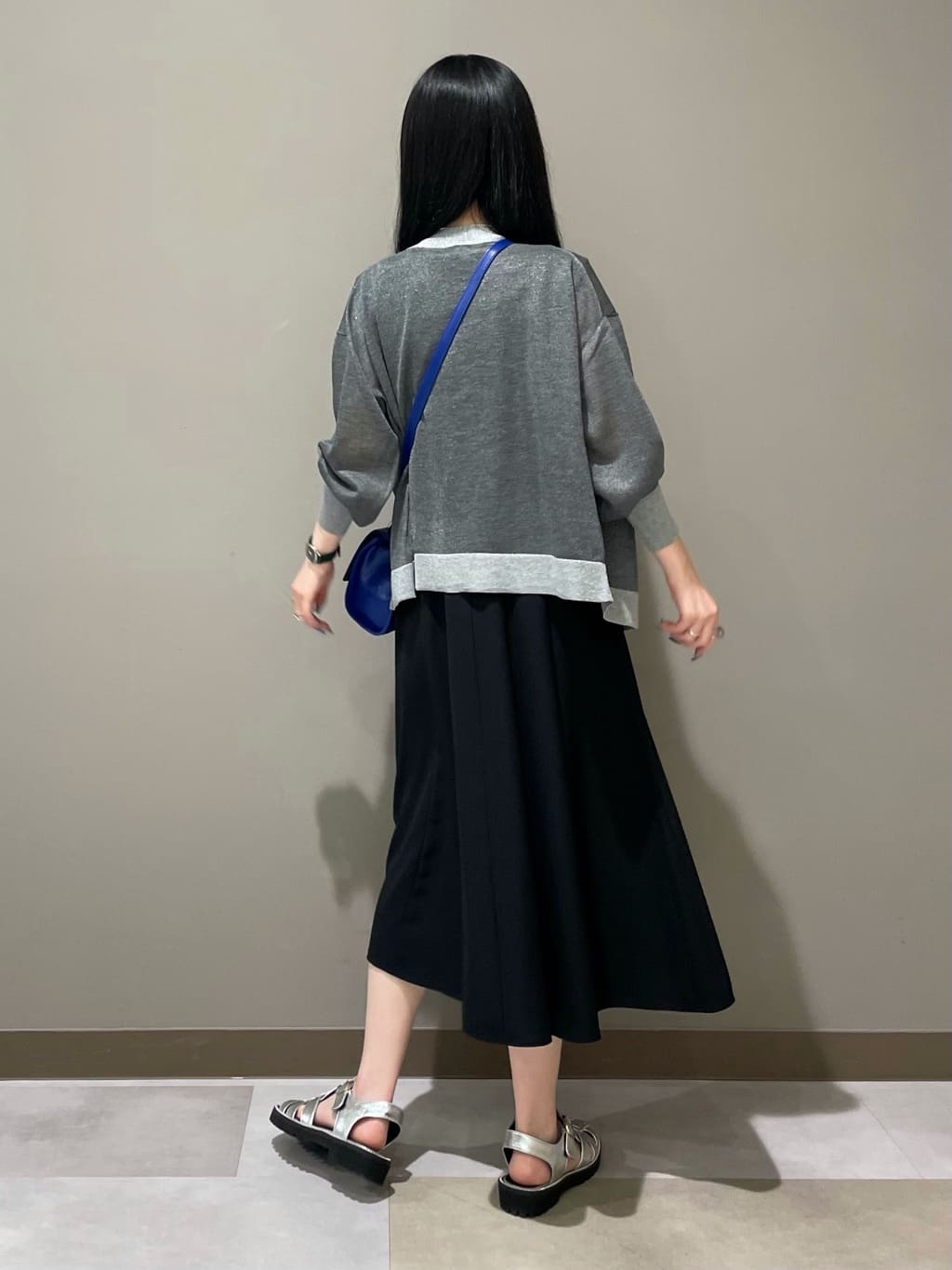 KEIKOさんの「INDIVI｜【程よいシアー素材/洗える】バイカラーラメカーディガン」を使ったコーディネート