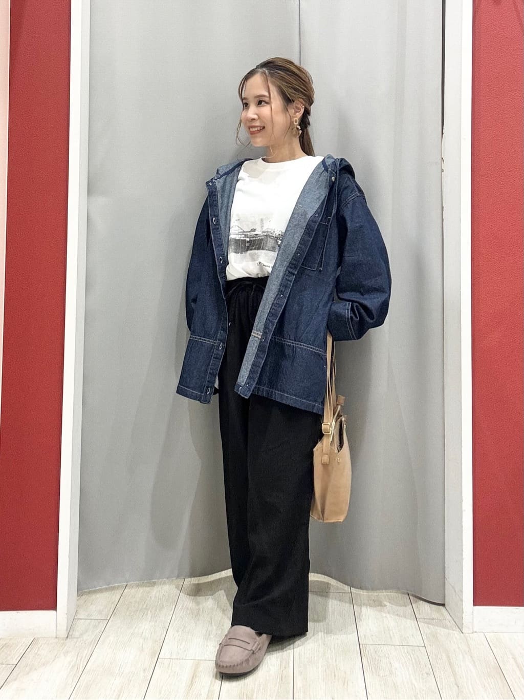 shioさんの「SHOO･LA･RUE｜グラフィックアソート ベーシックロンT」を使ったコーディネート