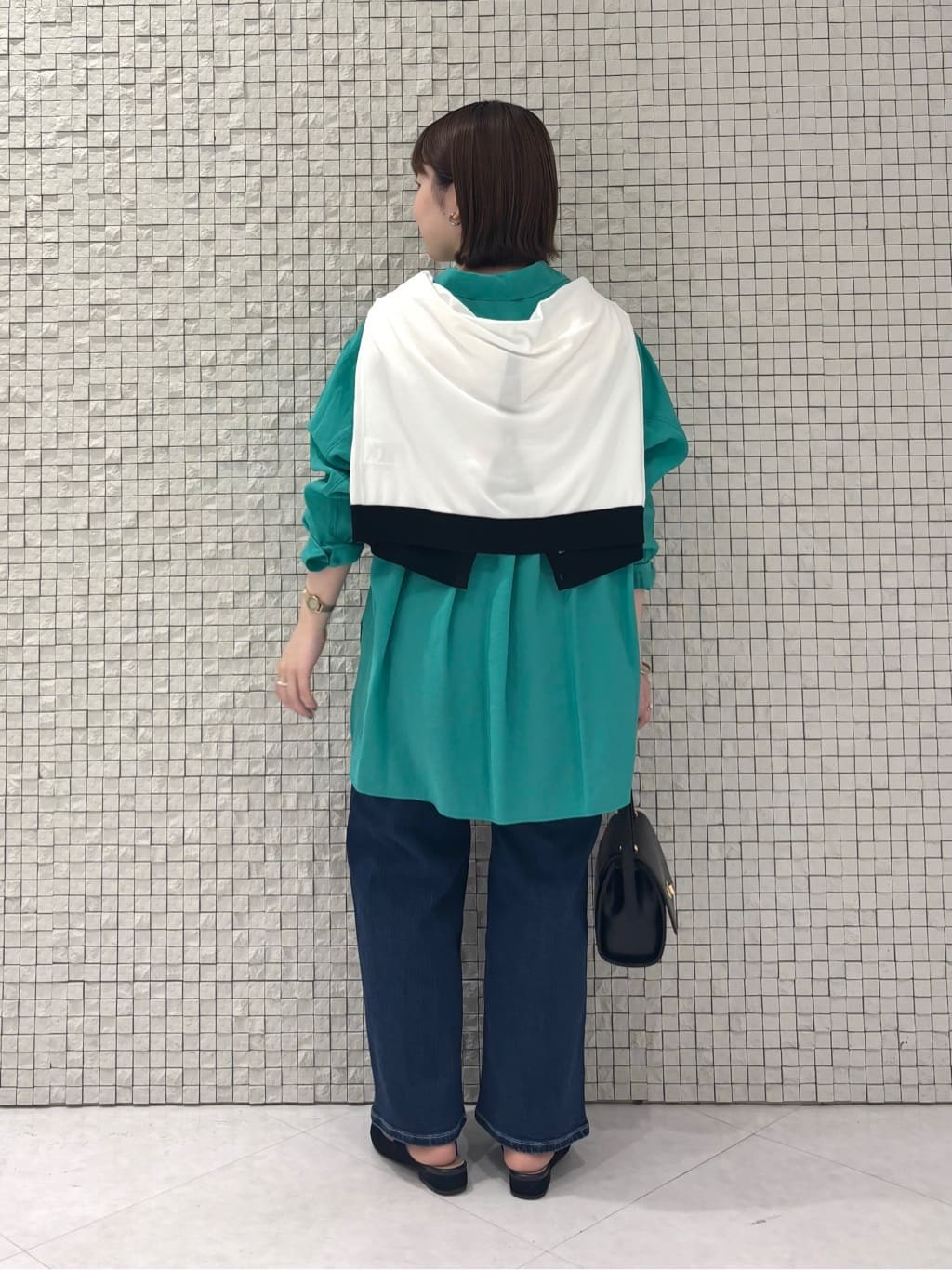 sakuさんの「INDIVI｜【体型カバー／清涼感】シアーオーバーシャツ」を使ったコーディネート
