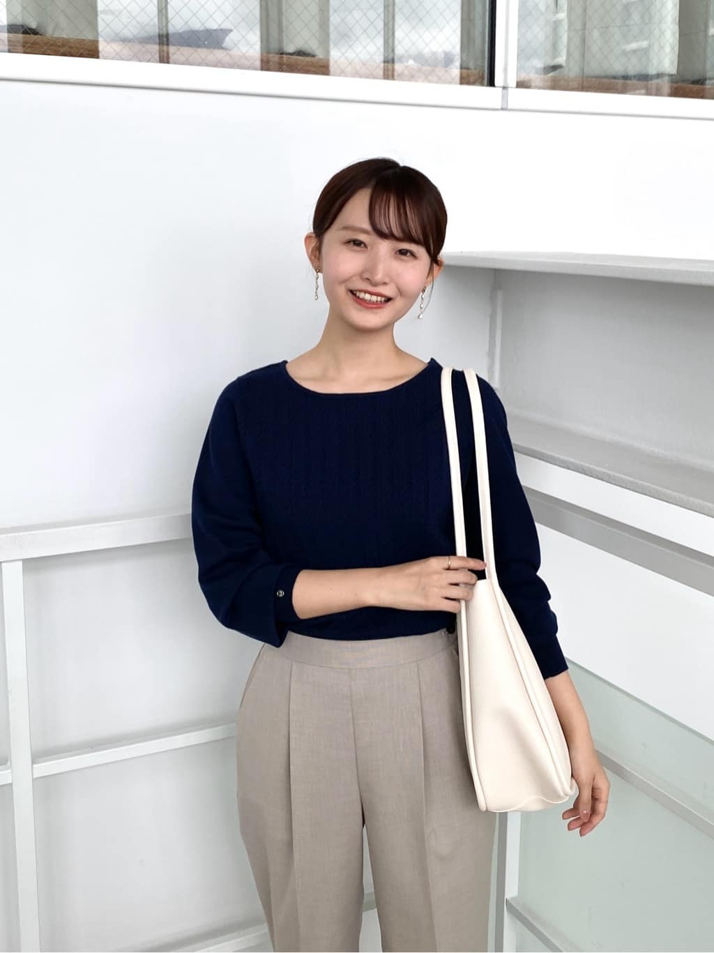 みさかさんの「index｜ウールライクストレッチテーパードパンツ／セットアップ対応【洗濯機OK】」を使ったコーディネート