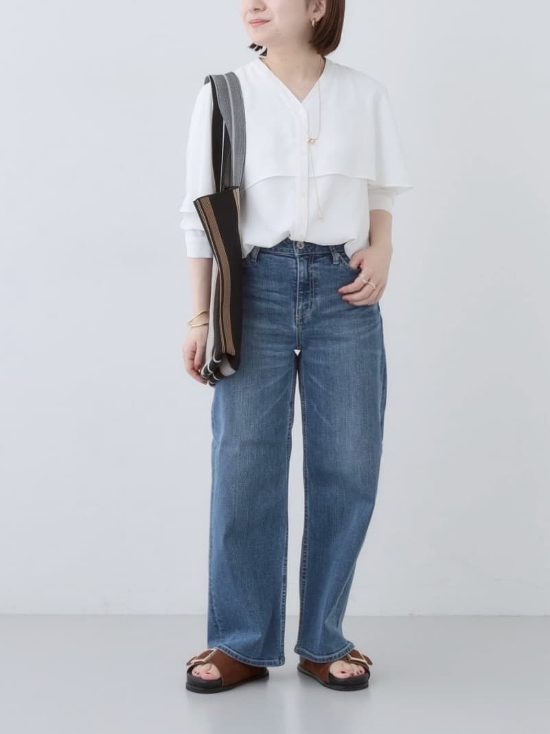 sakuさんの「INDIVI｜【褒められデニム】ワイドストレート デニムパンツ」を使ったコーディネート