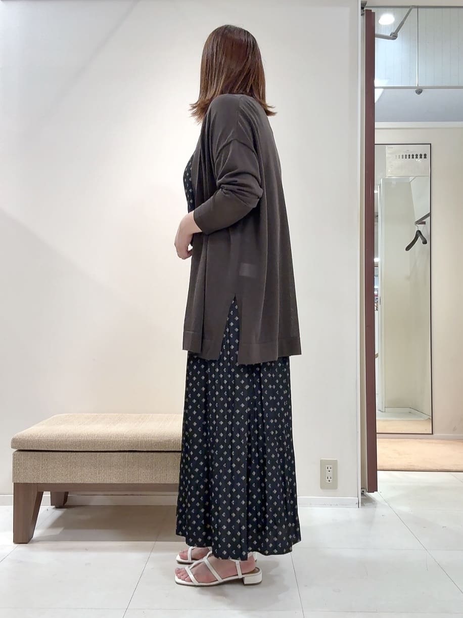 YUIさんの「UNTITLED｜【セットアップ可/リラクシー/通勤】スクエアジオメ柄ブラウス」を使ったコーディネート