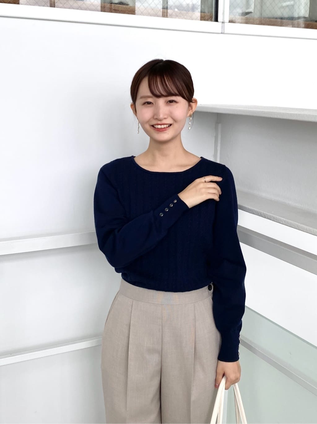 みさかさんの「index｜ウールライクストレッチテーパードパンツ／セットアップ対応【洗濯機OK】」を使ったコーディネート
